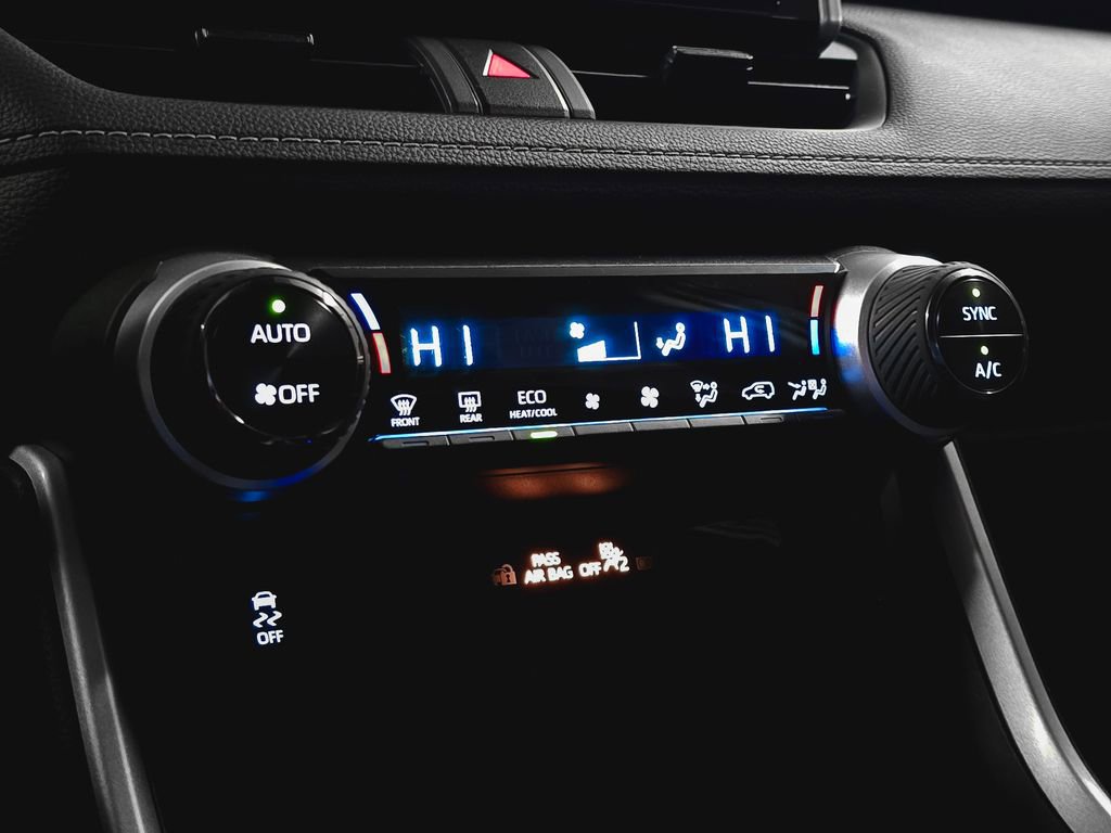 Used 2025 Toyota RAV4 LE image 31