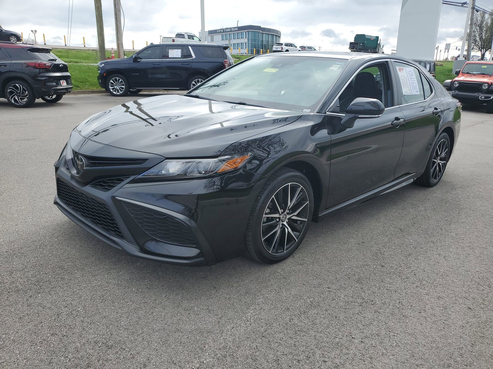 Used 2023 Toyota Camry SE w/ Cold Weather Package image 2