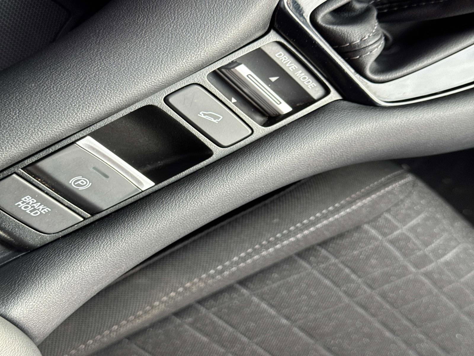 Used 2023 Honda HR-V LX image 27