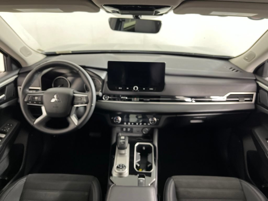 Used 2025 Mitsubishi Outlander SE AWD/4WD image 22
