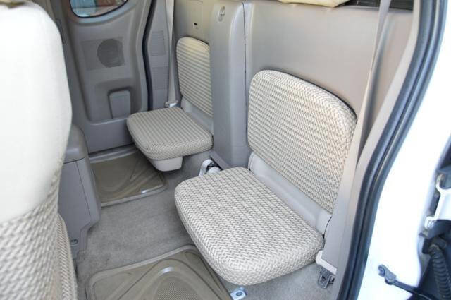 Used 2010 Nissan Frontier SE AWD/4WD image 38