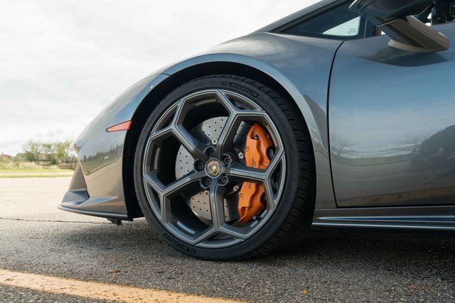 Used 2024 Lamborghini Huracan EVO image 38