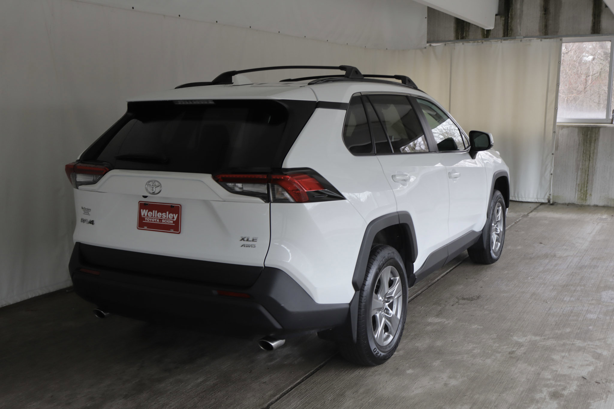 Used 2024 Toyota RAV4 XLE w/ Convenience Package image 7
