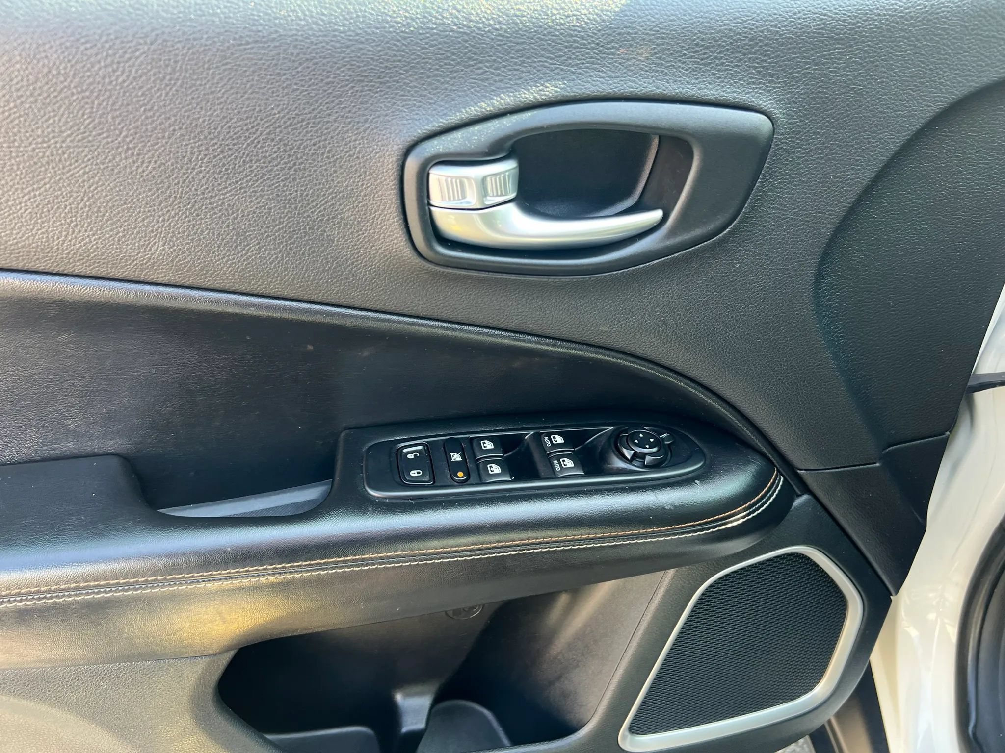 Used 2019 Jeep Compass Sport FWD image 12