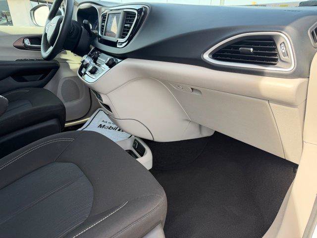 Used 2023 Chrysler Voyager LX FWD image 11