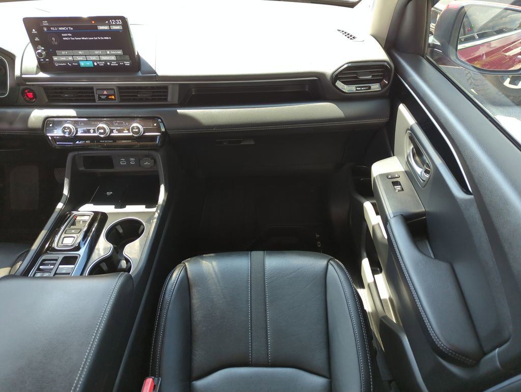 Used 2025 Honda Pilot Touring image 16