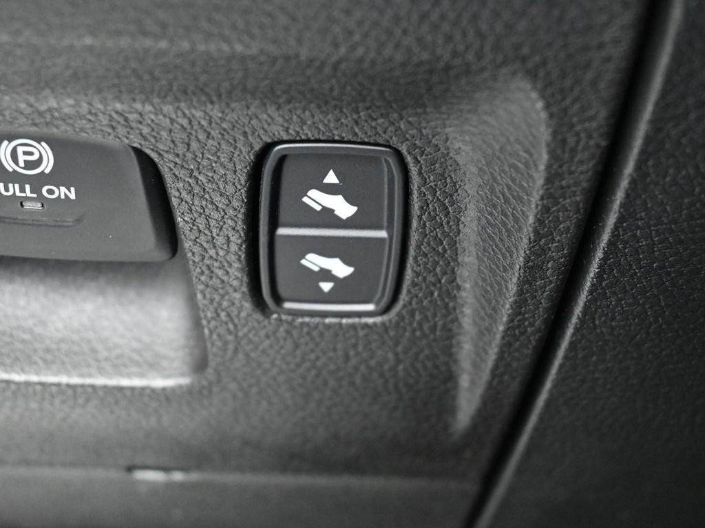 Used 2022 RAM 1500 Laramie w/ Sport Appearance Package image 16