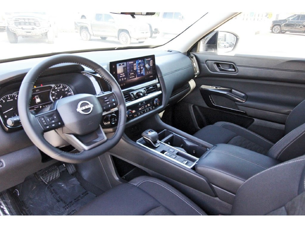 Used 2026 Nissan Pathfinder SV FWD image 12