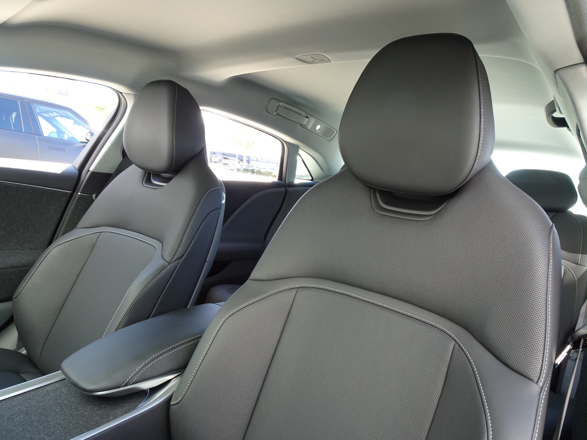 Used 2025 Lucid Air Touring AWD/4WD image 11