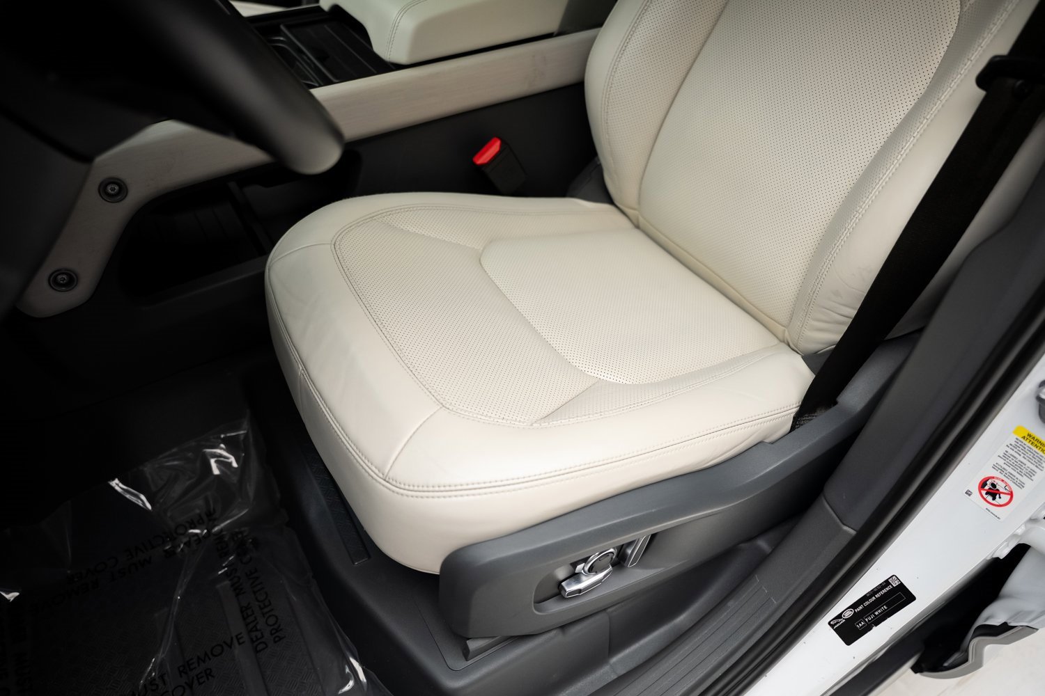 Used 2023 Land Rover Defender 130 First Edition image 62