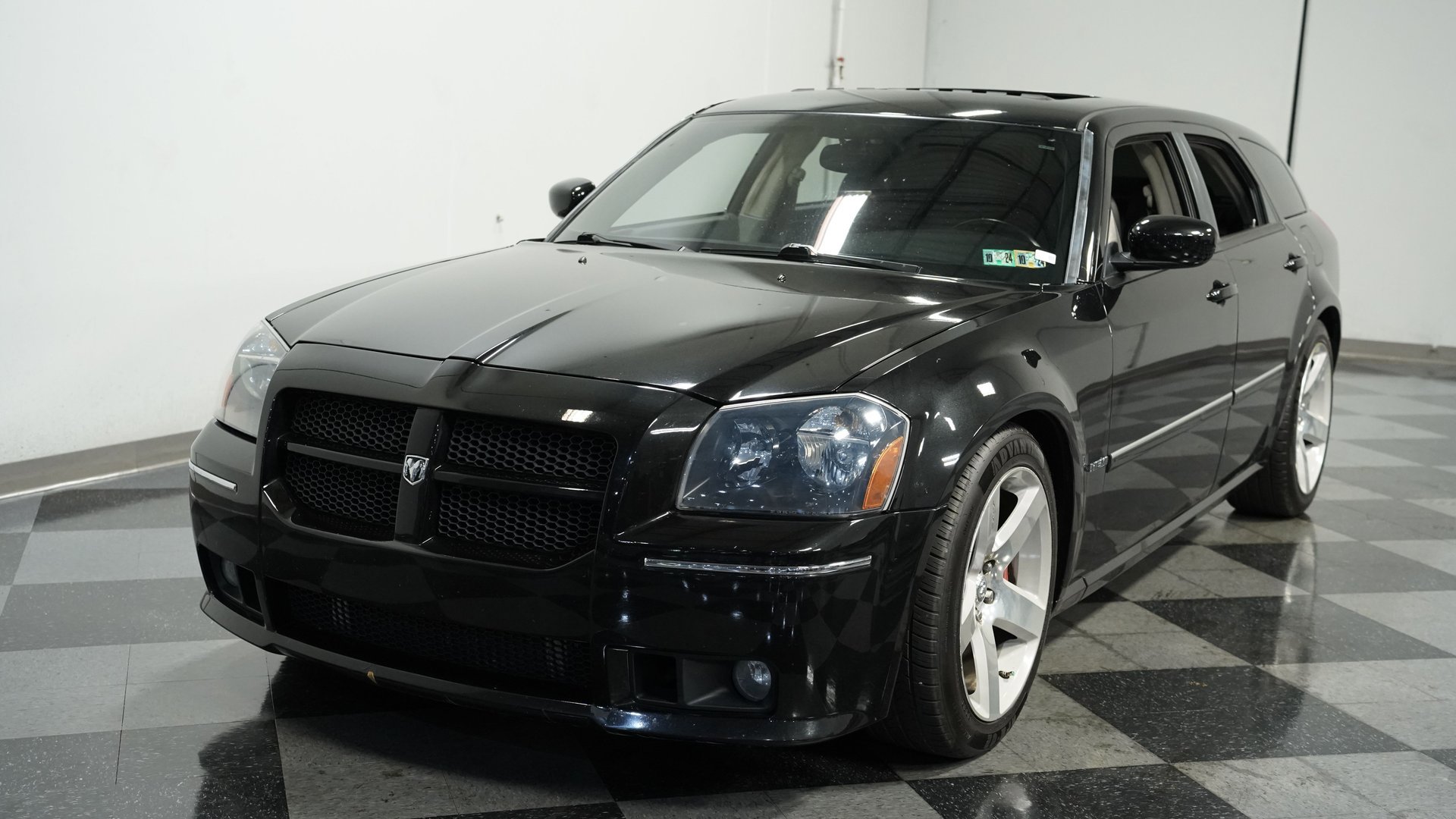 Used 2006 Dodge Magnum SRT8 w/ SRT Option Group III image 16