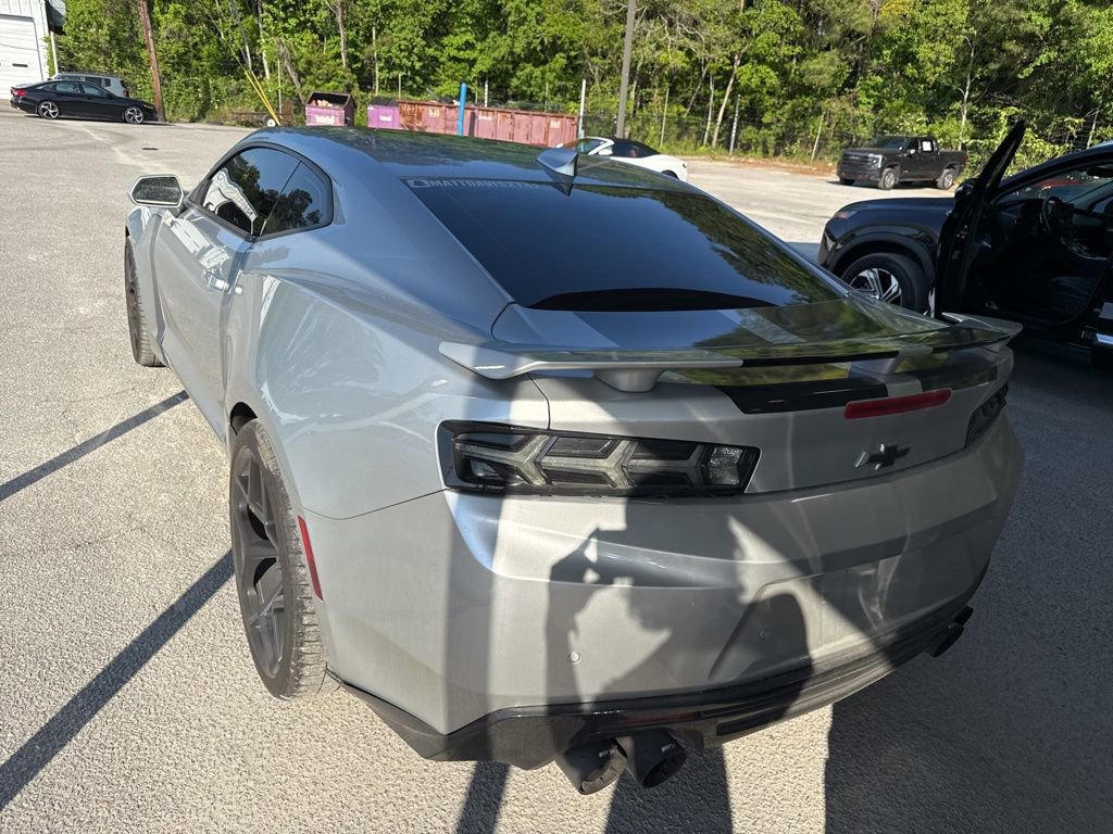 Used 2016 Chevrolet Camaro SS RWD image 4
