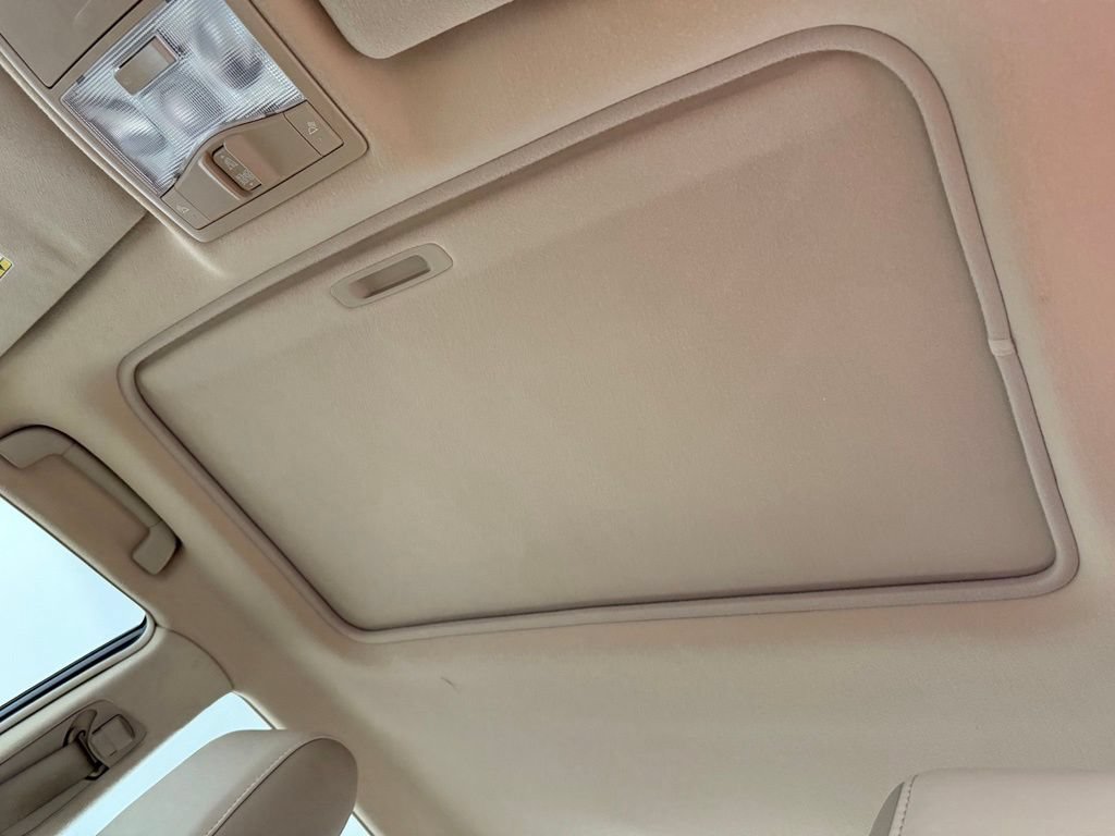 Used 2012 Toyota Avalon Limited FWD image 18