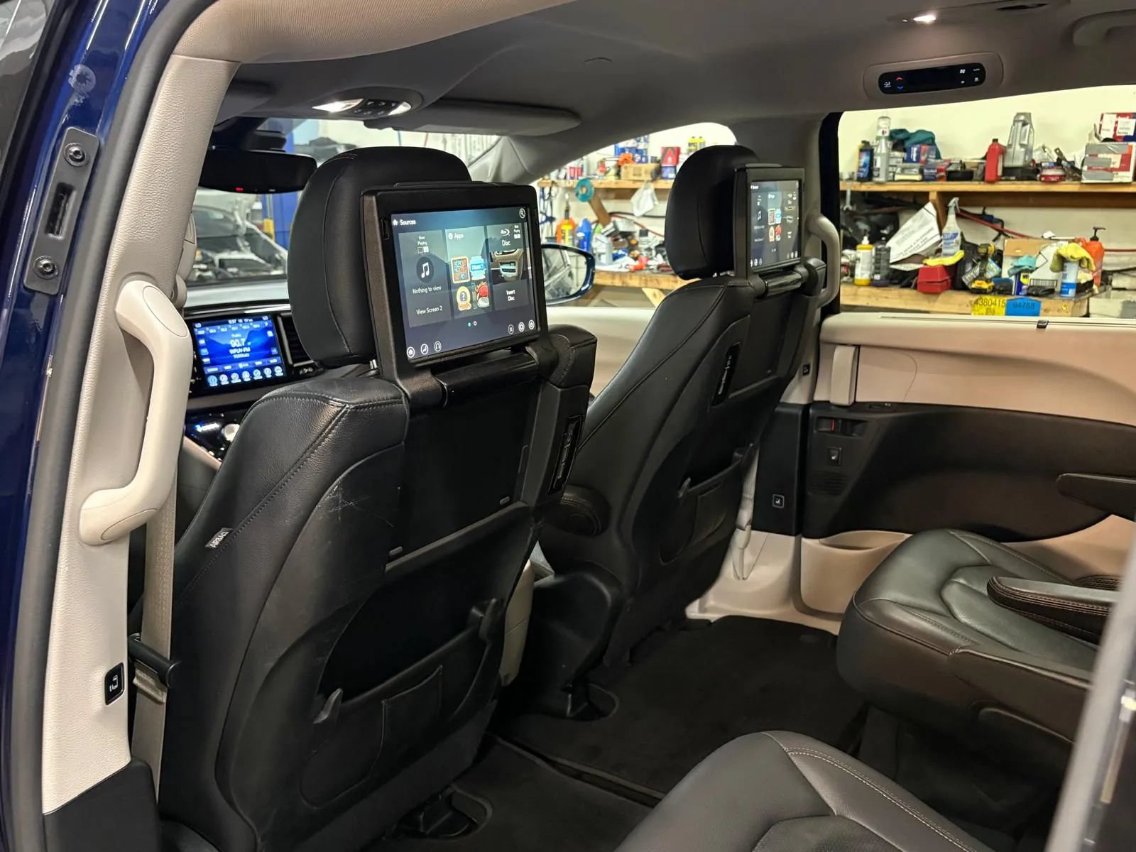 Used 2017 Chrysler Pacifica Touring-L Plus w/ Advanced Safetytec Group FWD image 27