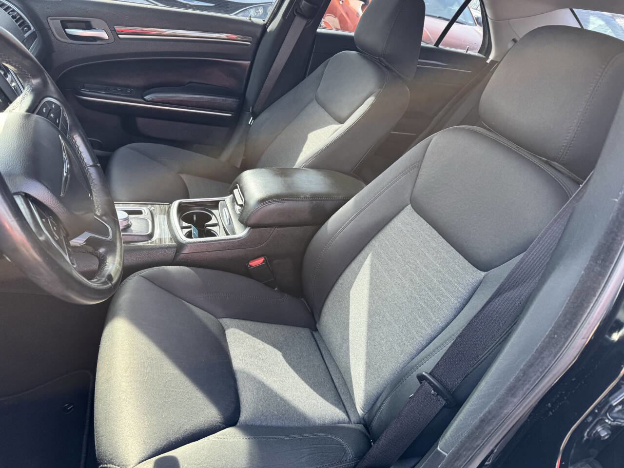 Used 2019 Chrysler 300 Touring w/ Chrome Appearance Package image 12