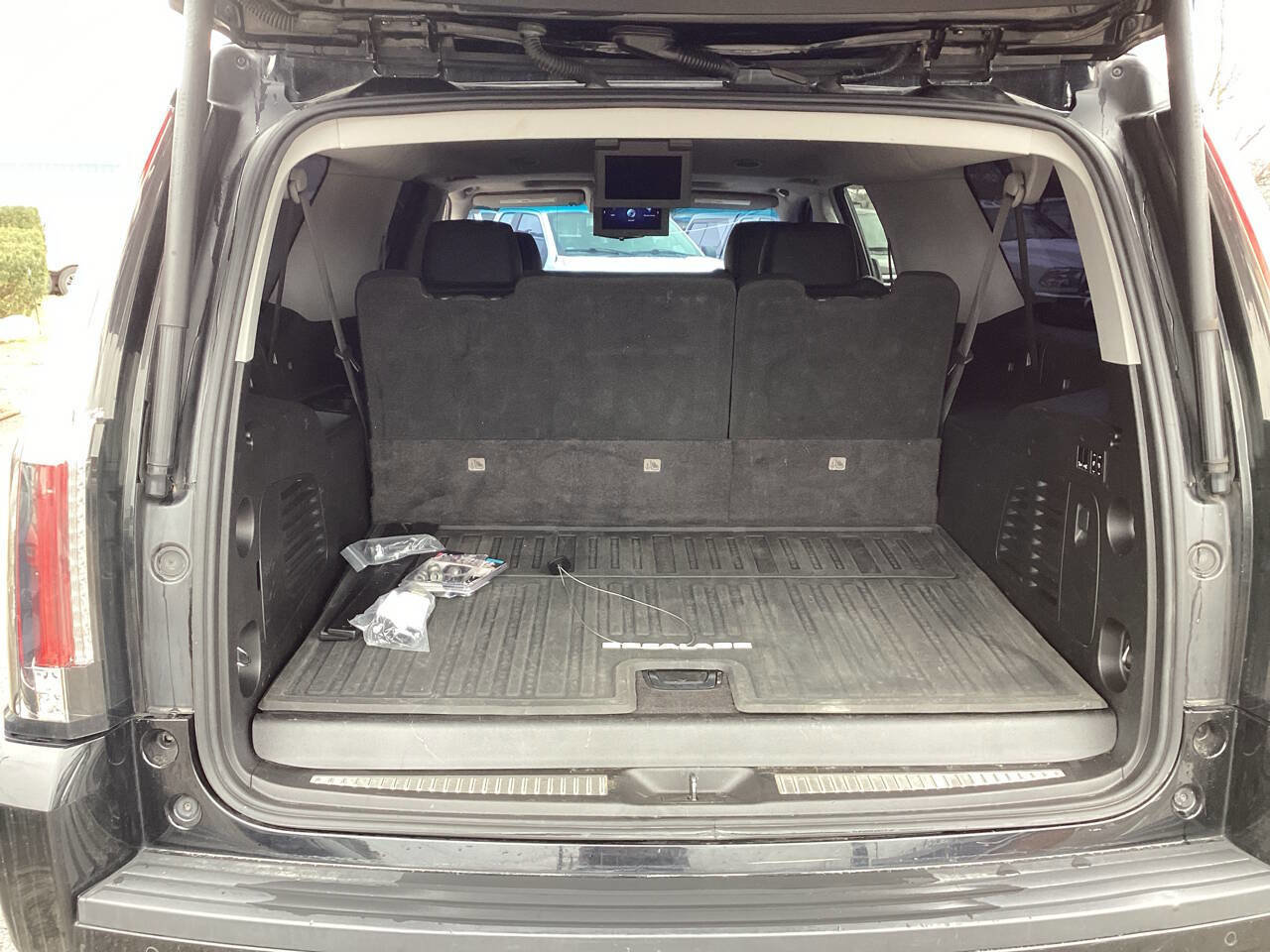 Used 2017 Cadillac Escalade ESV Luxury AWD/4WD image 30