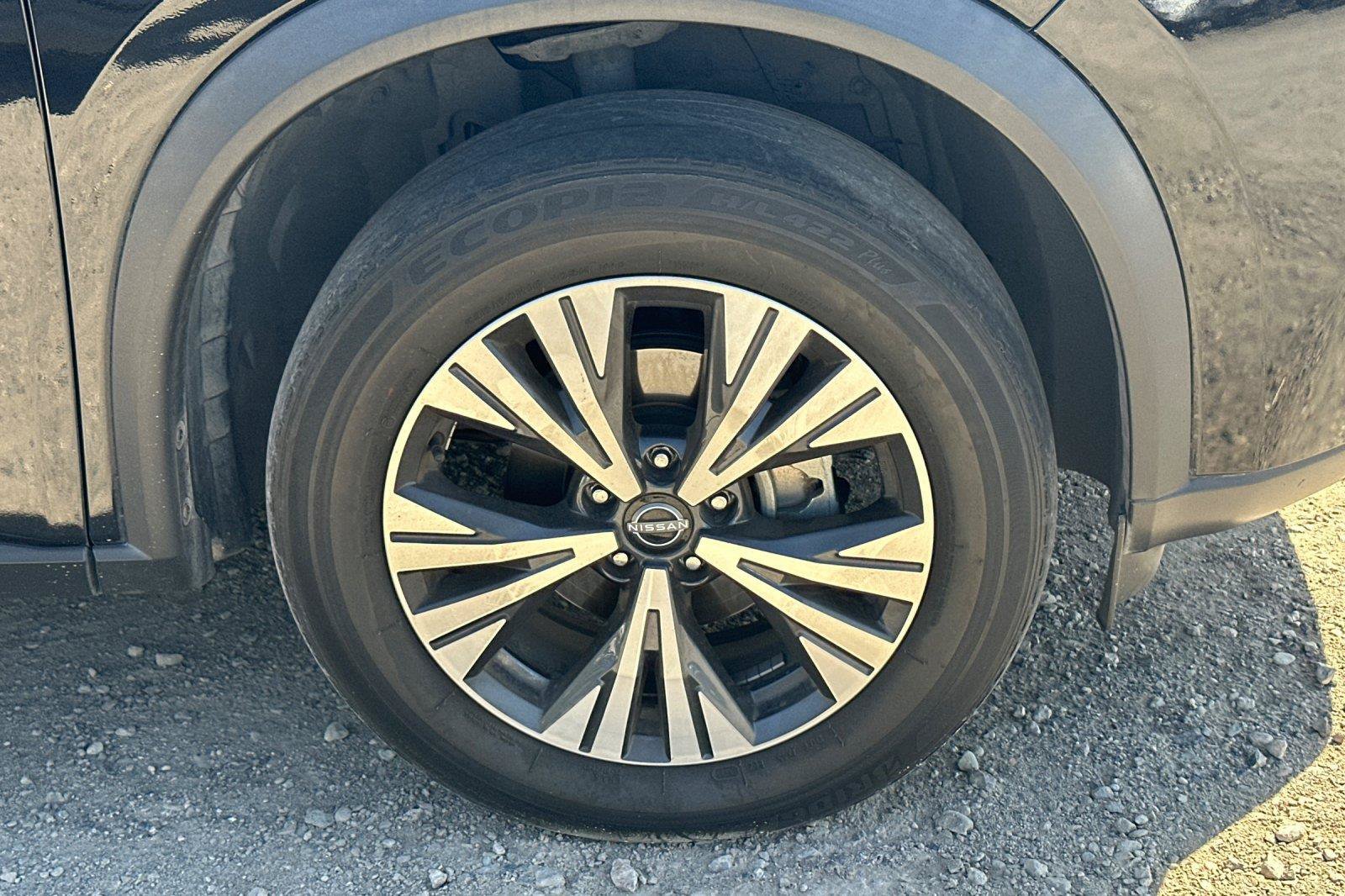 Used 2022 Nissan Rogue SV FWD image 3
