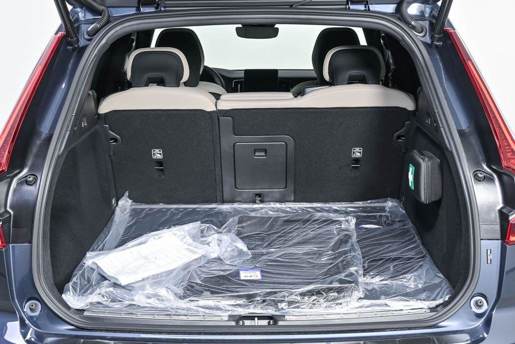 New 2026 Volvo XC60 B5 Plus w/ Protection Package Premier AWD/4WD image 29