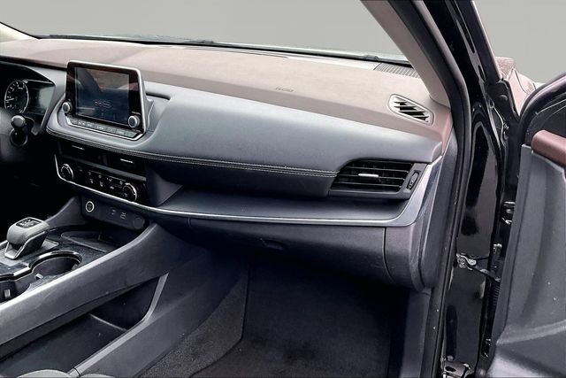 Used 2023 Nissan Rogue S image 18