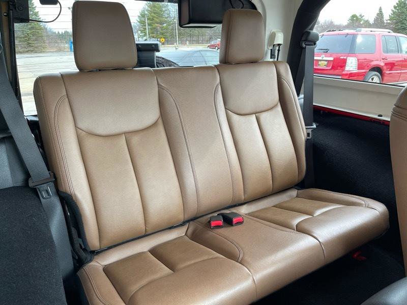 Used 2015 Jeep Wrangler Sahara image 30