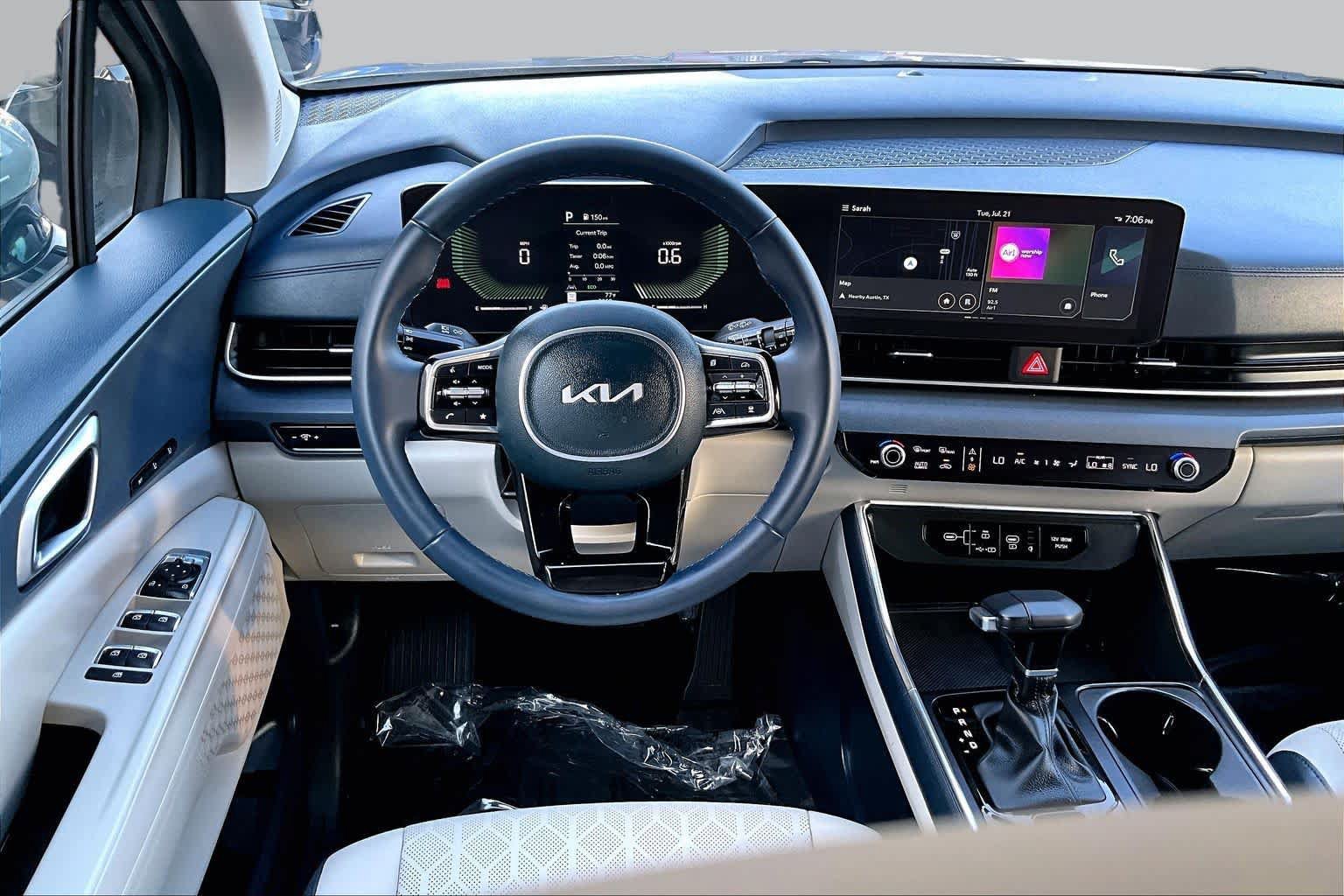 Used 2026 Kia Carnival EX FWD image 6