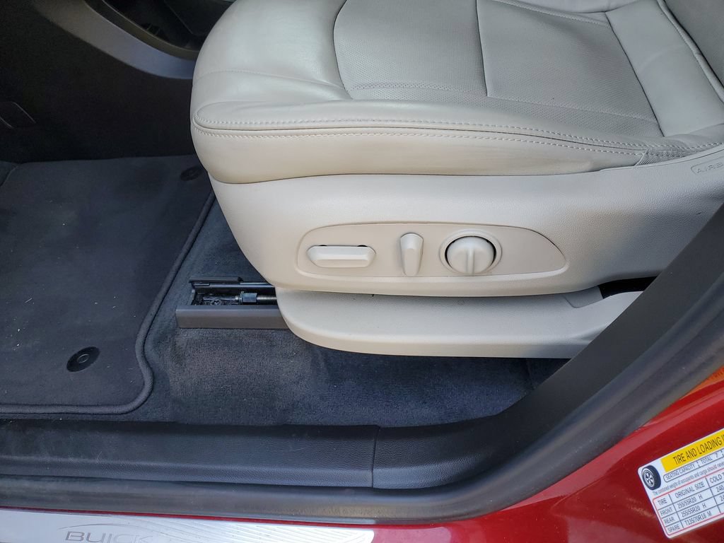 Used 2020 Buick Enclave Essence w/ Sound and Sites Package FWD image 23