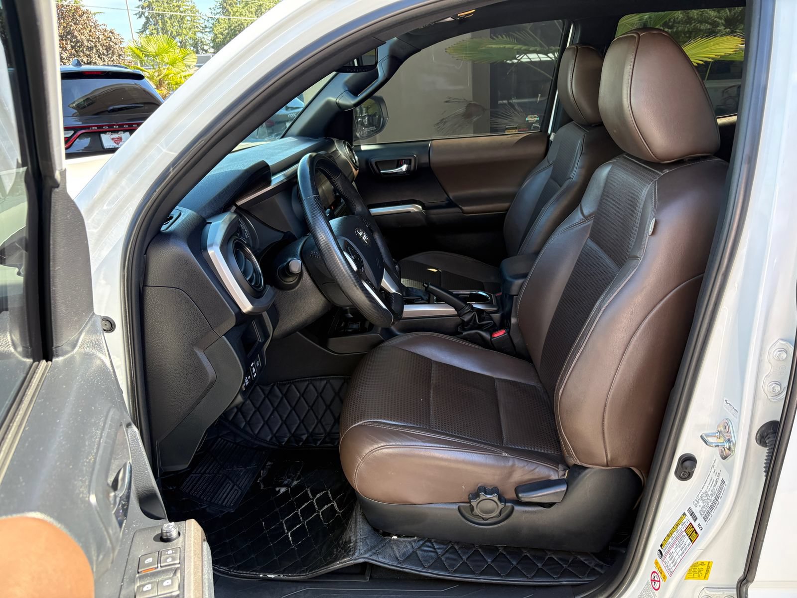 Used 2019 Toyota Tacoma Limited AWD/4WD image 9