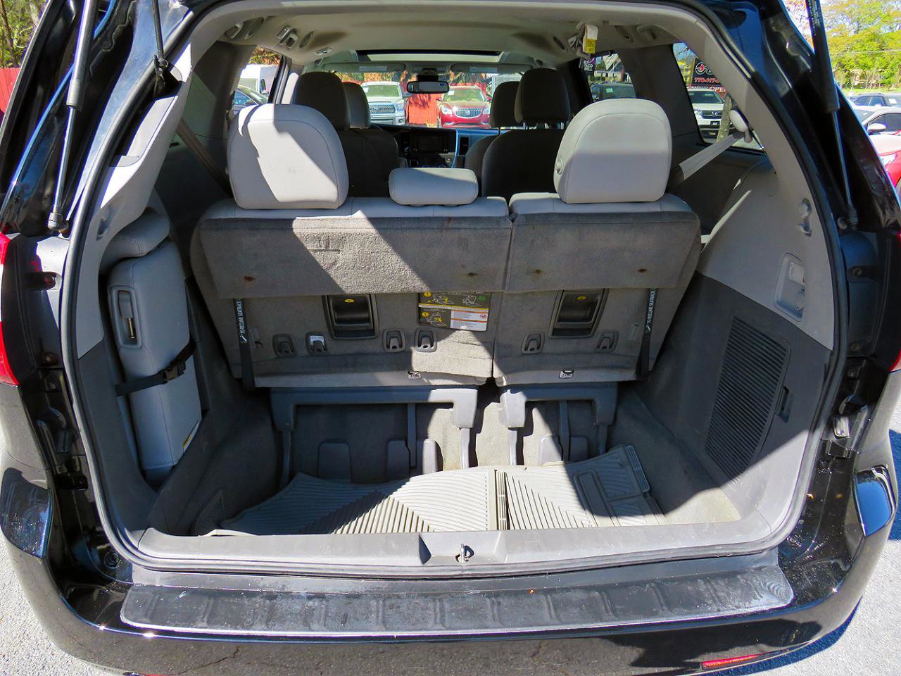 Used 2019 Toyota Sienna XLE FWD image 16
