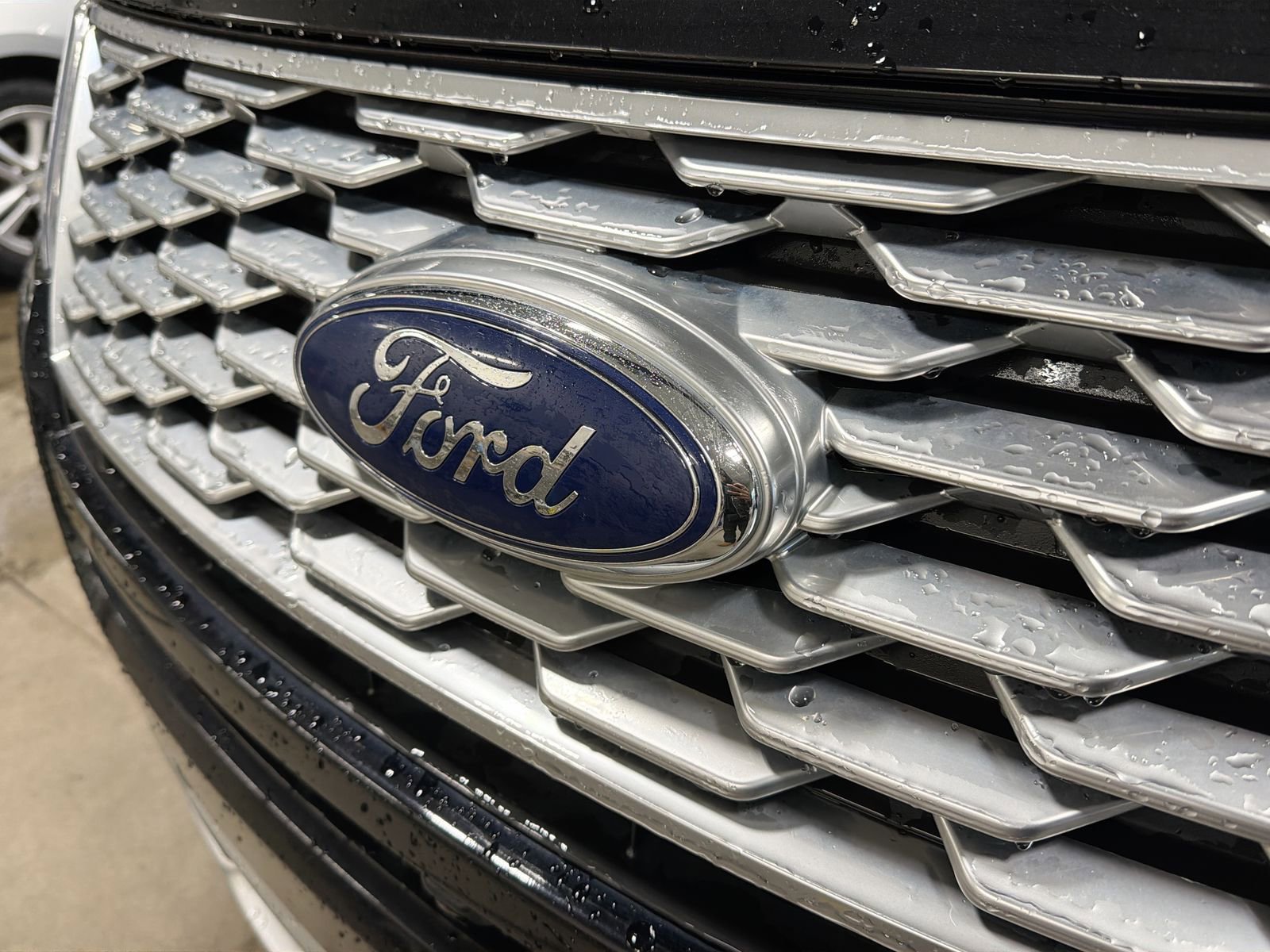 Used 2018 Ford Explorer Platinum image 16