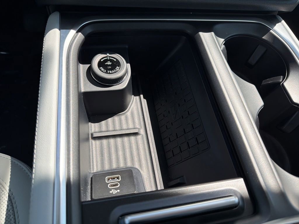 Certified 2025 Ford Expedition Max Platinum image 31