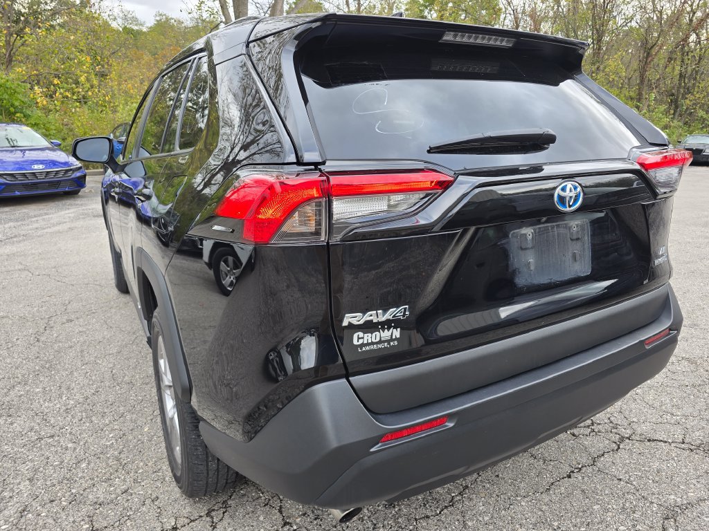 Used 2024 Toyota RAV4 LE AWD/4WD image 5