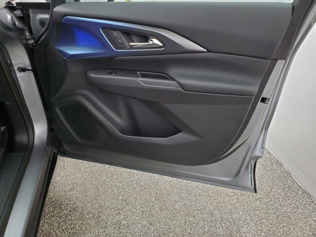 Used 2025 Chevrolet Equinox EV LT image 18