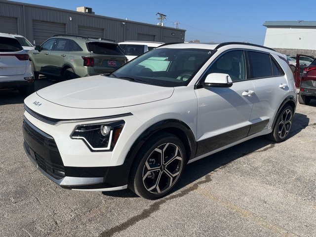 Used 2025 Kia Niro EX Touring image 2