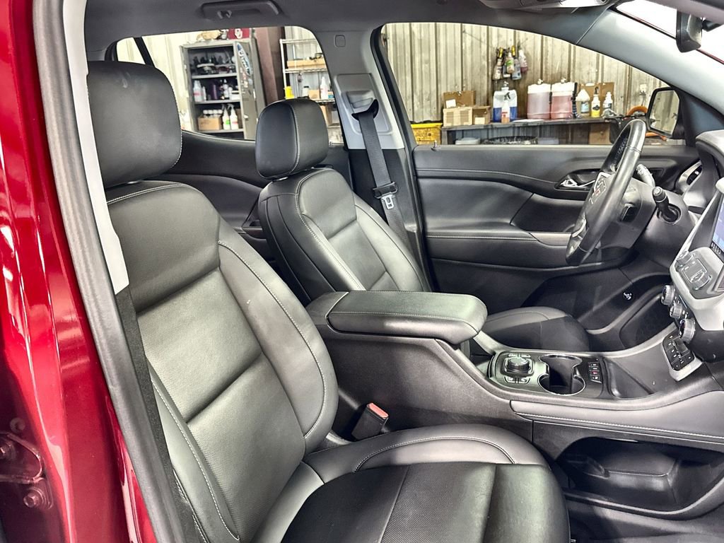 Used 2023 GMC Acadia SLT w/ Preferred Package image 32
