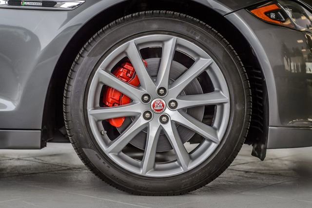 Used 2018 Jaguar XJ R-Sport RWD image 16