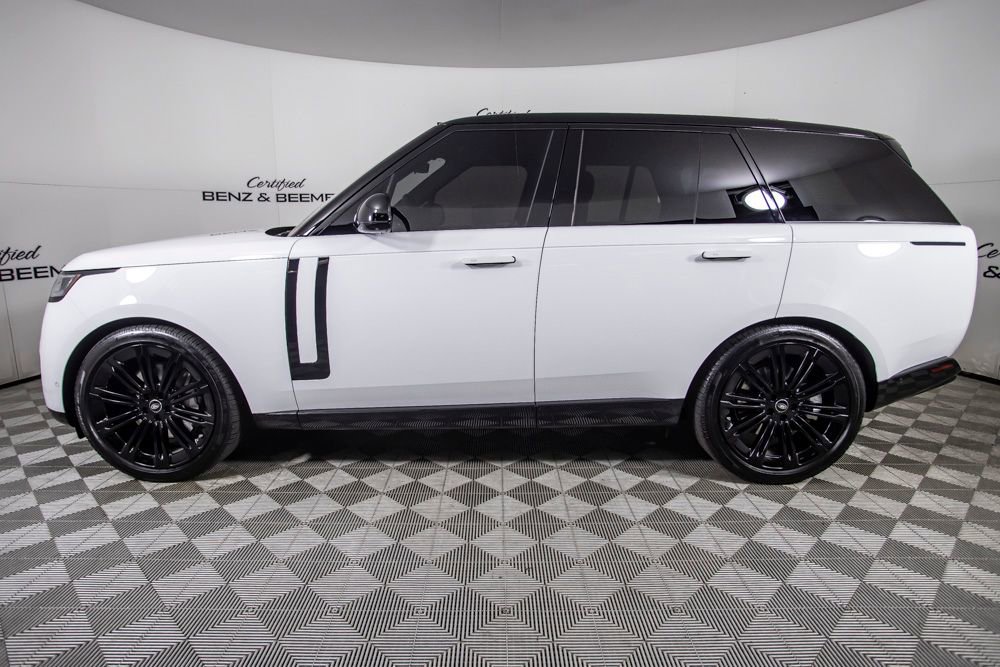 Used 2025 Land Rover Range Rover SE image 11