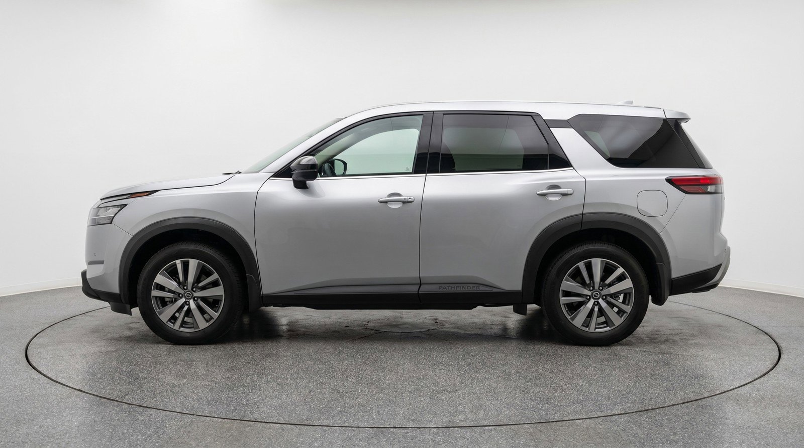 Used 2025 Nissan Pathfinder SV FWD image 5