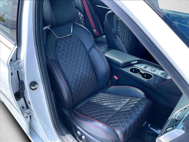 Used 2022 Genesis G70 3.3T RWD image 9