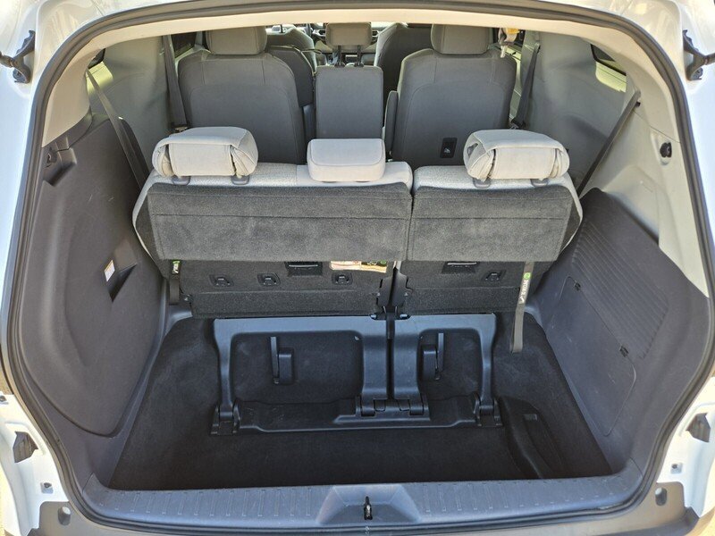 Used 2021 Toyota Sienna LE FWD image 14