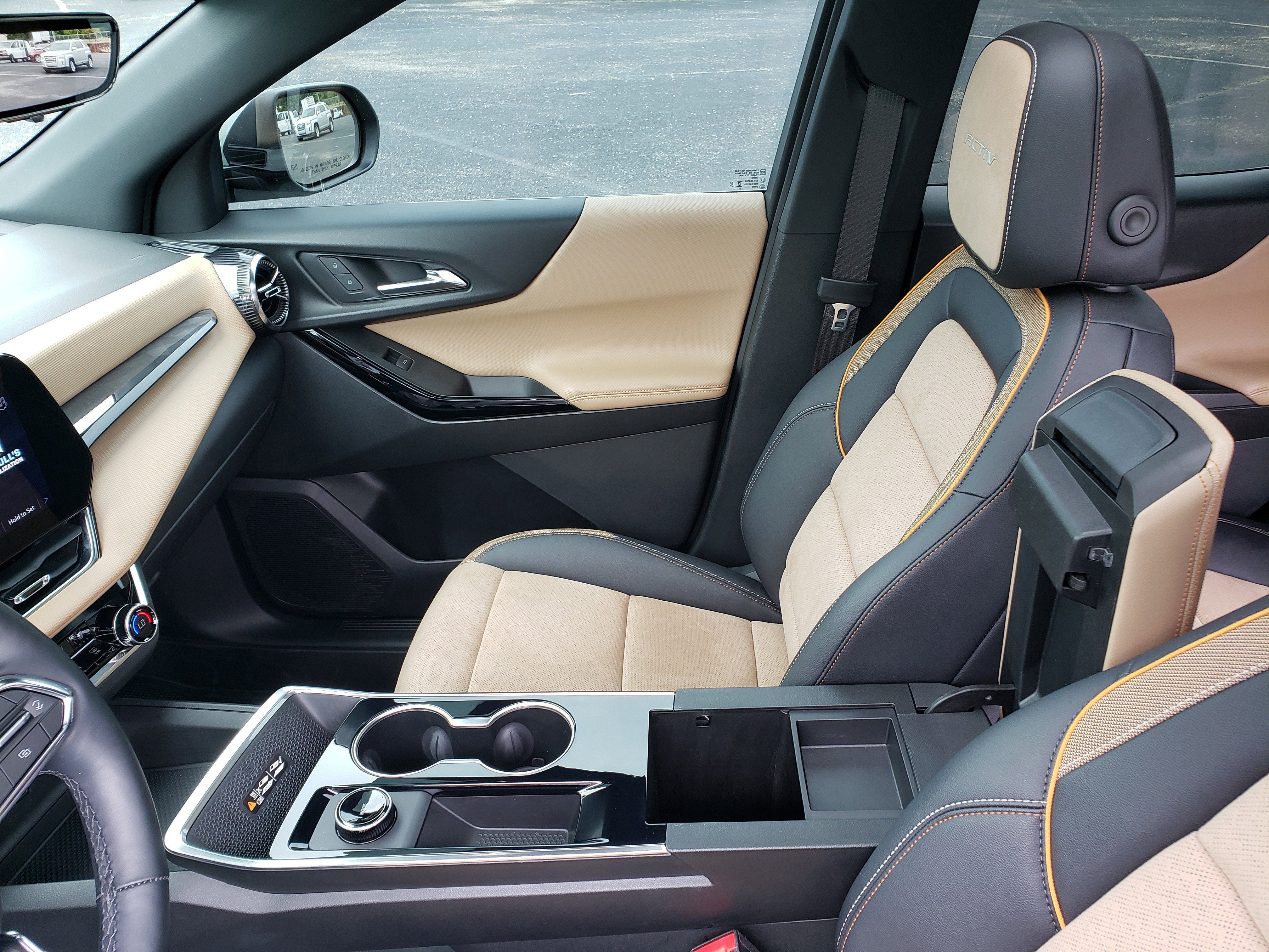 Used 2025 Chevrolet Equinox ACTIV w/ Safety and Technology Package FWD image 29