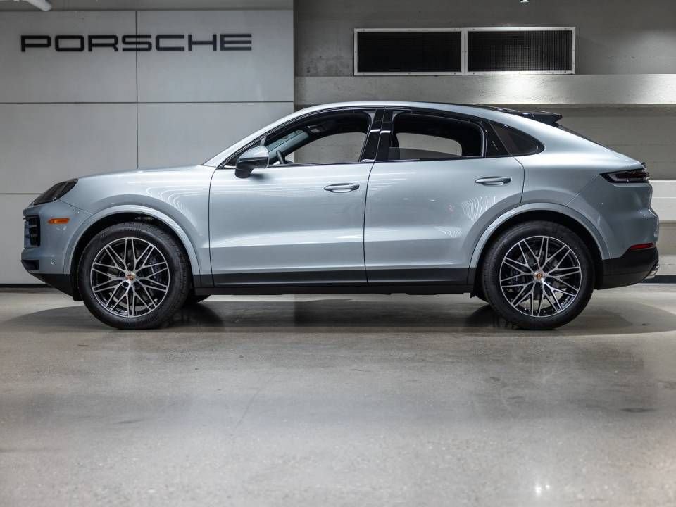 Certified 2026 Porsche Cayenne Coupe AWD/4WD image 2