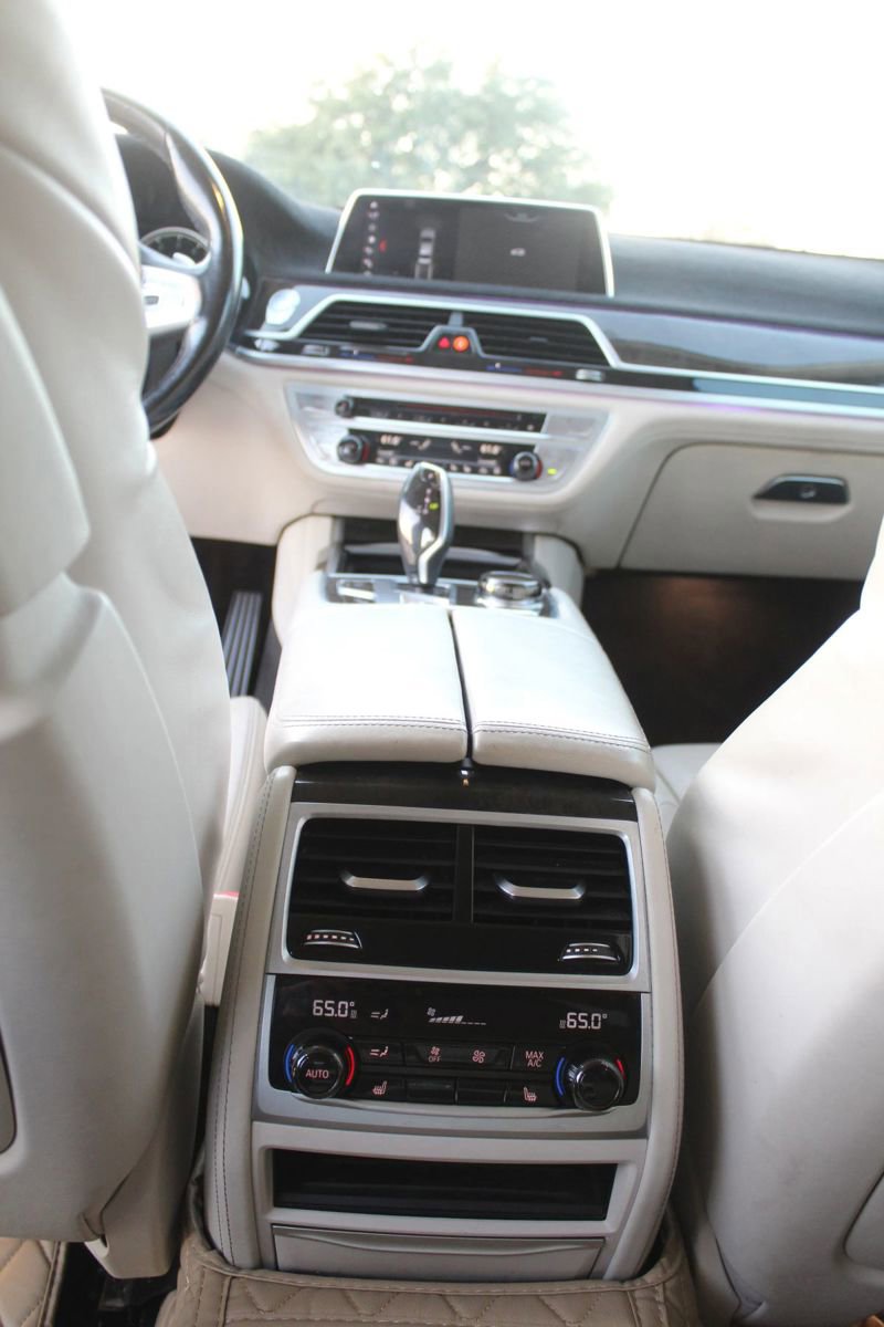 Used 2018 BMW 750i image 27