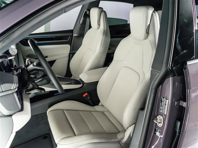 Used 2026 Porsche Macan Electric RWD image 5