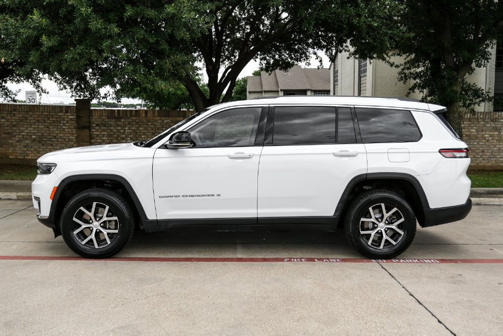 Used 2023 Jeep Grand Cherokee L Limited AWD/4WD image 21