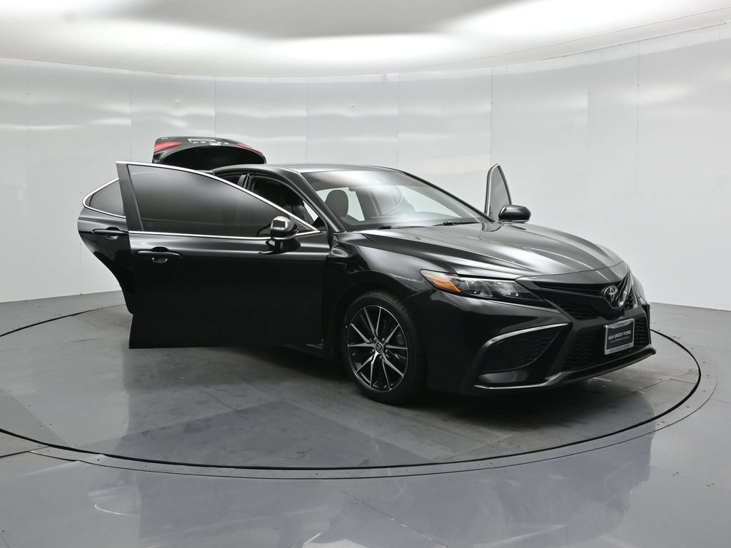 Used 2022 Toyota Camry SE FWD image 31