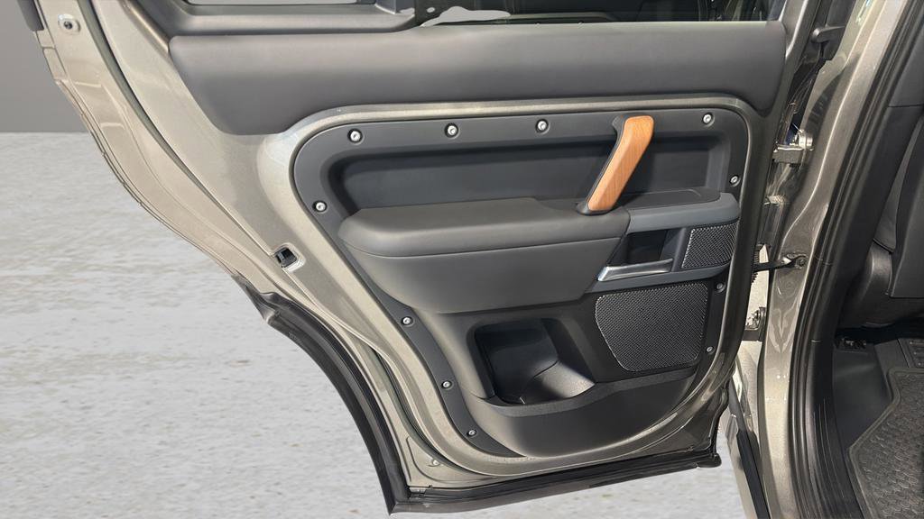 Used 2023 Land Rover Defender 110 X-Dynamic SE AWD/4WD image 14