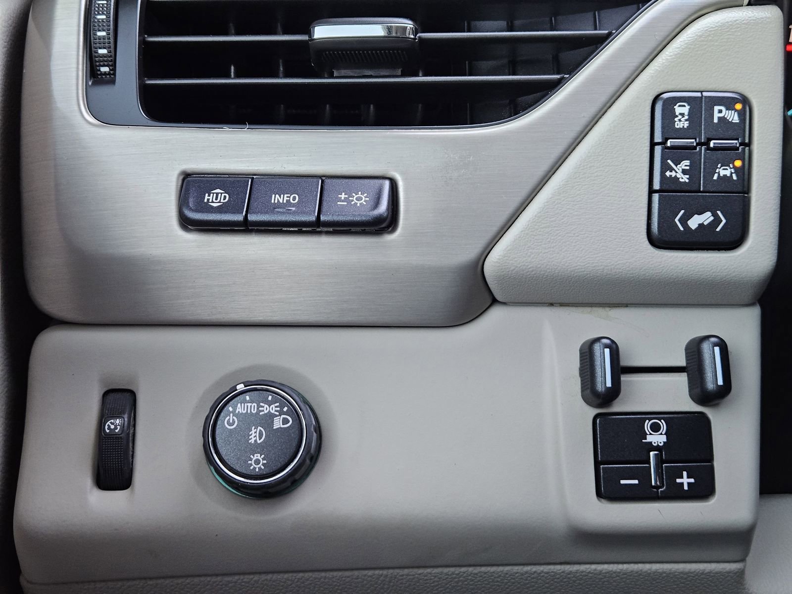 Used 2019 GMC Yukon Denali w/ Denali Ultimate Package image 23