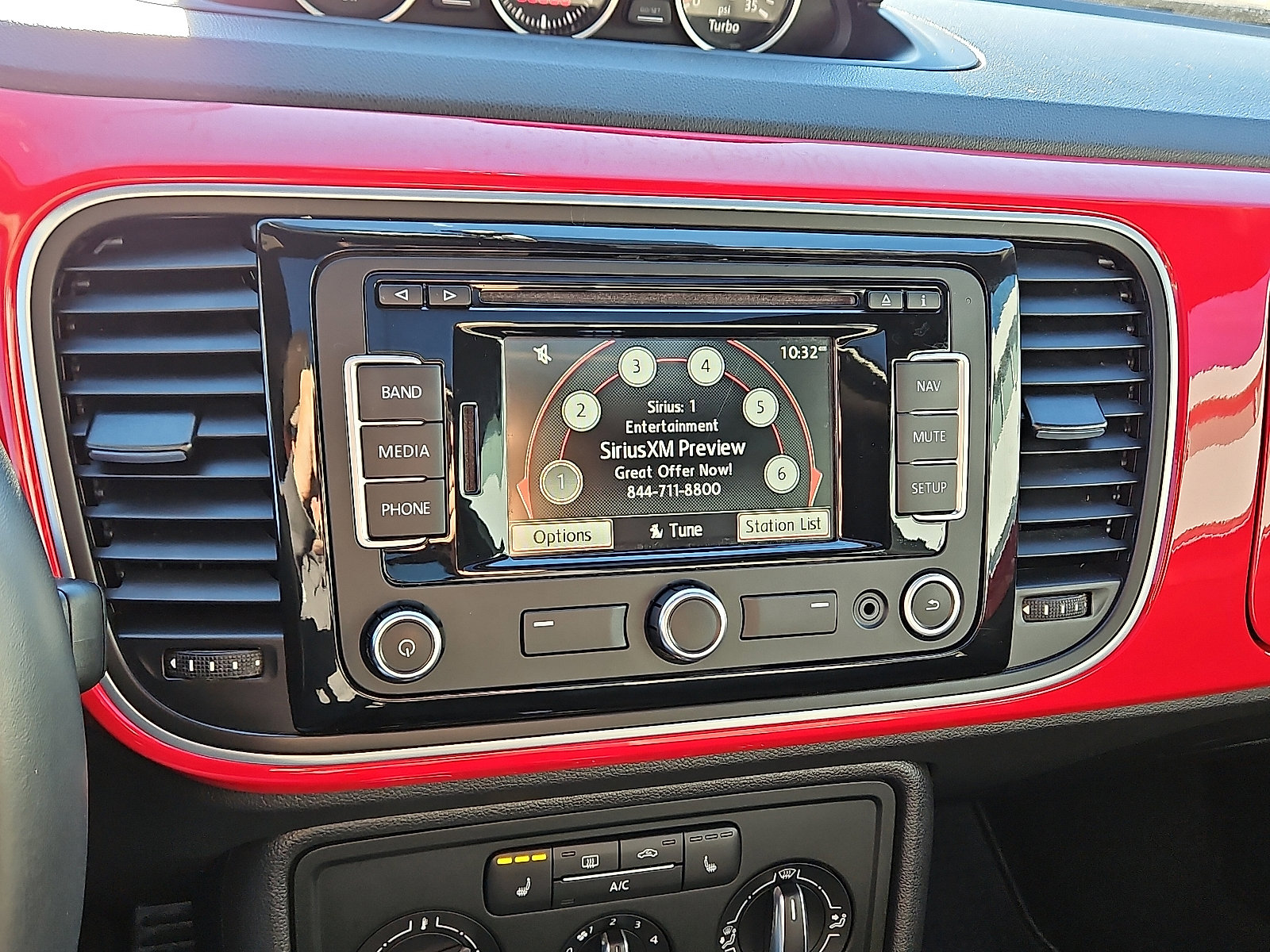 Used 2013 Volkswagen Beetle R-Line image 17