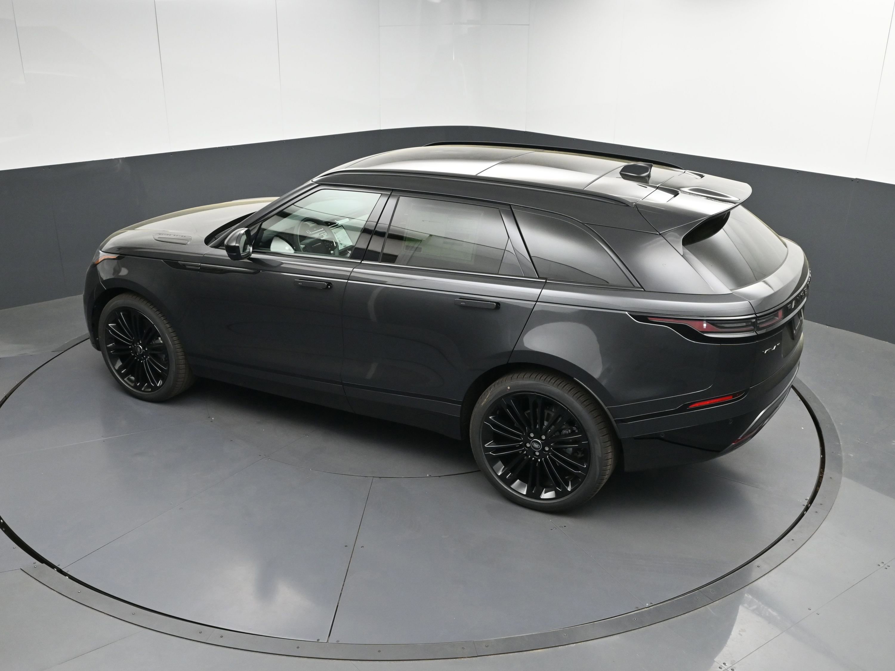 New 2026 Land Rover Range Rover Velar Dynamic SE image 32