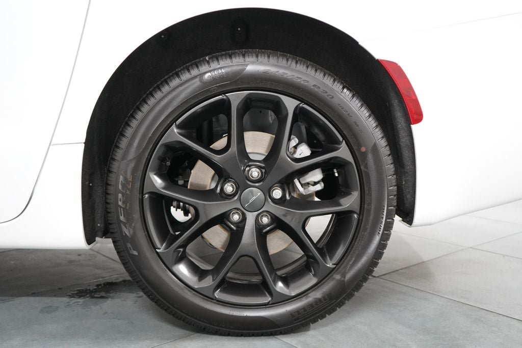 New 2027 Chrysler Pacifica Limited w/ S Appearance Package AWD/4WD image 31